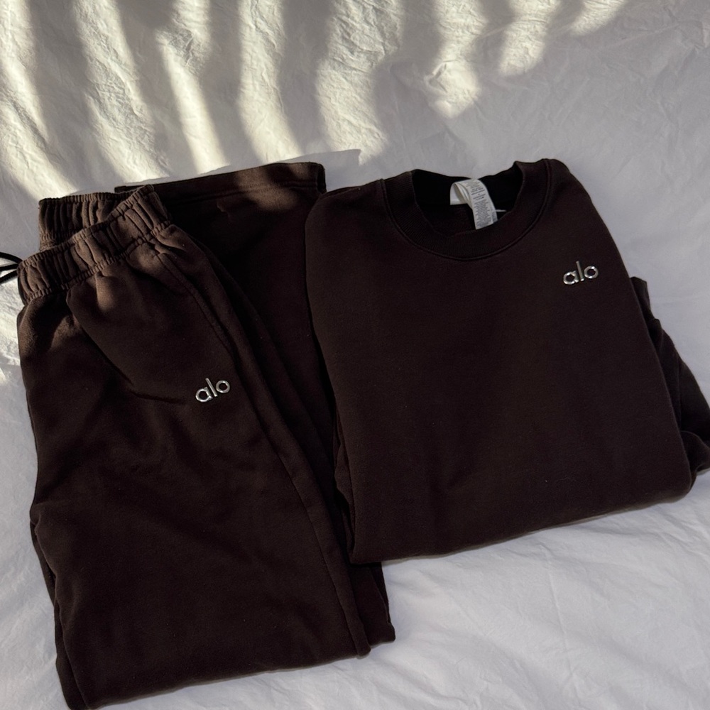 ALO Yoga Accolade set in brown